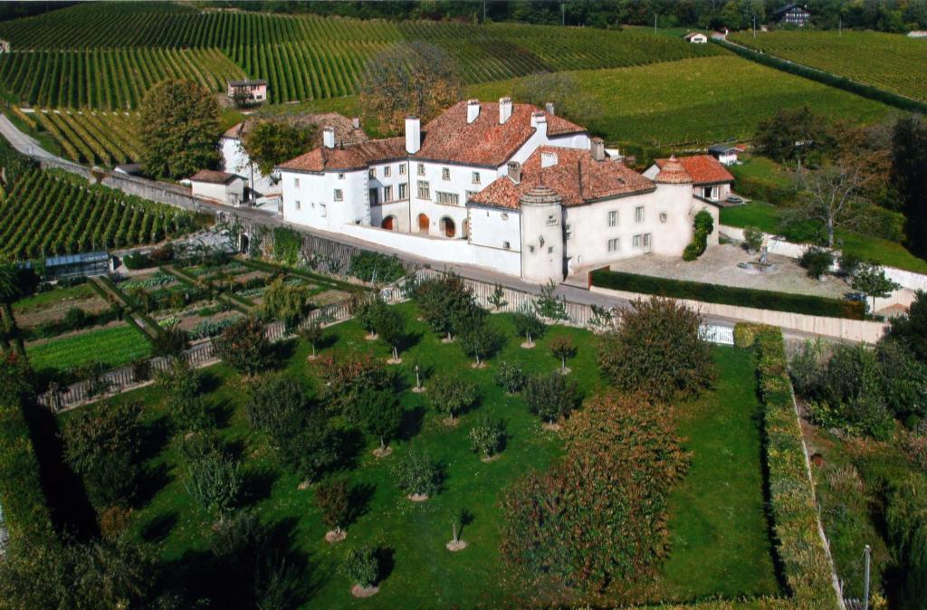 فندق نيونفي  Chateau Le Rosey المظهر الخارجي الصورة